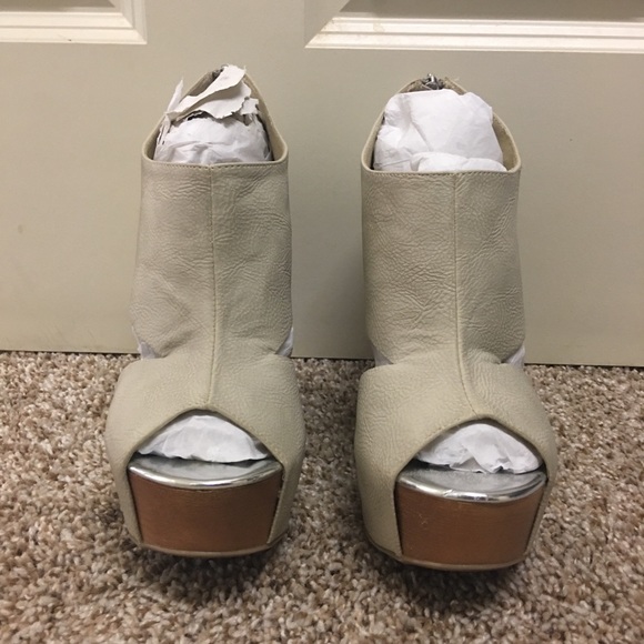 Chinese Laundry Jam Session Studded Wedges - Picture 2 of 3